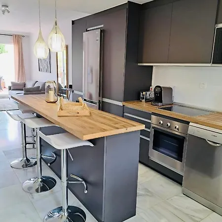 Bel Au Rdc De 2 Chambres Avec Grande Terrasse A Nueva Andalucia A 3,5 Km De Puerto Banus Et Des Belles Plages D'andalousie Apartment Marbella
